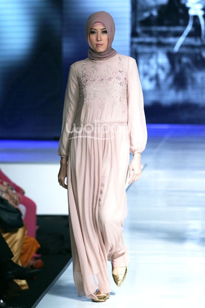 Ria Miranda Gadih Moslem Wear My Faith and I by APPMI. Jakarta Fashion & Food Festival 2014 at Grand Ballroom Harris Hotel. Kelapa Gading. Jakarta. [Foto: Mohammad Abduh/Wolipop]