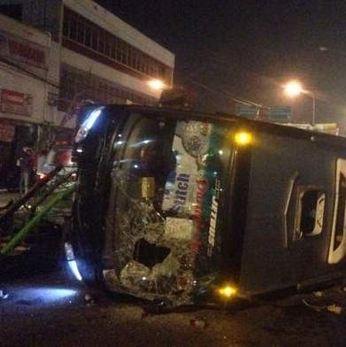Imbas Bus Pariwisata yang Terbalik di Flyover, Margonda Macet Parah