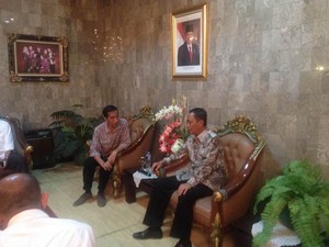 Jokowi Temui Gubernur Kalsel, Lalu Resmikan Relawan di Taher Square