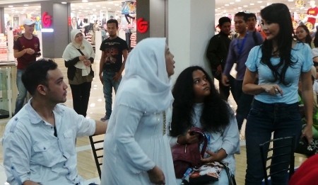 Dikabarkan Bercerai, Tessa Kaunang dan Sandy Tumiwa Masih Kompak