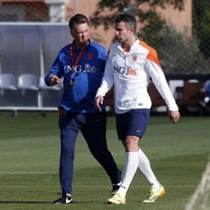 Van Persie Tak Pengaruhi Keputusan MU Tunjuk Van Gaal