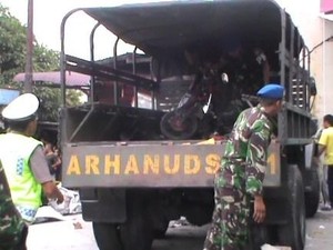 Truk TNI Tabrak Motor dan Rumah di Deli Serdang Sumut, 3 Orang Tewas