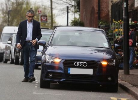 Benarkah Mr Bean Bosan dengan Mobil Super?