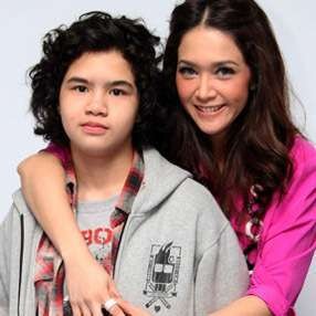 Ini Reaksi Maia Saat Ahmad Dhani Pilih Rayakan Ultah Ketimbang Sidang Dul