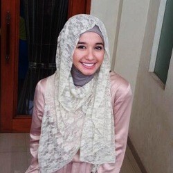 Laudya Cynthia Bella Cantik Berhijab di Tasbih Cinta