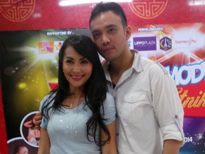 Sandy Tumewa dan Tessa Kaunang Tetap Mesra