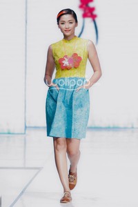 Lenny Agustin Easy Like Sunday Morning. Jakarta Fashion & Food Festival 2014 at Grand Ballroom Harris Hotel. Kelapa Gading. Jakarta. [Foto: Mohammad Abduh/Wolipop]