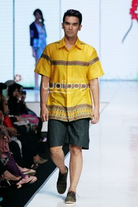 Lenny Agustin Easy Like Sunday Morning. Jakarta Fashion & Food Festival 2014 at Grand Ballroom Harris Hotel. Kelapa Gading. Jakarta. [Foto: Mohammad Abduh/Wolipop]