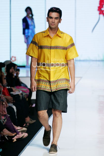 Lenny Agustin Easy Like Sunday Morning. Jakarta Fashion & Food Festival 2014 at Grand Ballroom Harris Hotel. Kelapa Gading. Jakarta. [Foto: Mohammad Abduh/Wolipop]