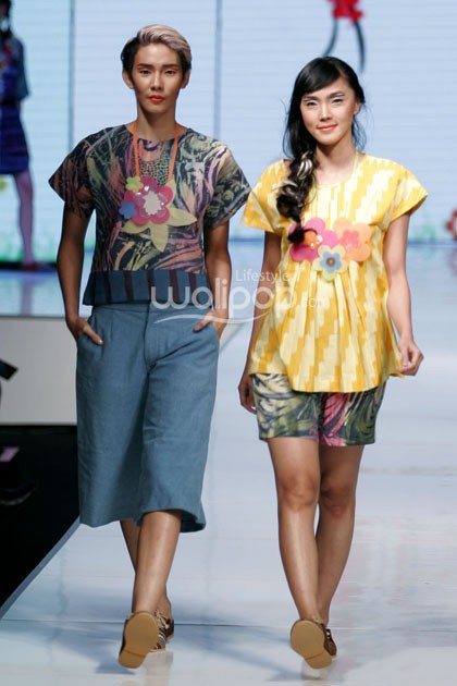 Lenny Agustin Easy Like Sunday Morning. Jakarta Fashion & Food Festival 2014 at Grand Ballroom Harris Hotel. Kelapa Gading. Jakarta. [Foto: Mohammad Abduh/Wolipop]