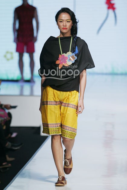 Lenny Agustin Easy Like Sunday Morning. Jakarta Fashion & Food Festival 2014 at Grand Ballroom Harris Hotel. Kelapa Gading. Jakarta. [Foto: Mohammad Abduh/Wolipop]