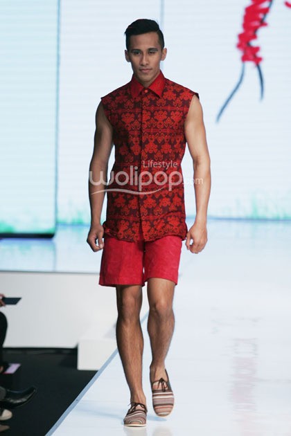 Lenny Agustin Easy Like Sunday Morning. Jakarta Fashion & Food Festival 2014 at Grand Ballroom Harris Hotel. Kelapa Gading. Jakarta. [Foto: Mohammad Abduh/Wolipop]