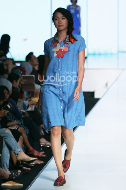 Lenny Agustin Easy Like Sunday Morning. Jakarta Fashion & Food Festival 2014 at Grand Ballroom Harris Hotel. Kelapa Gading. Jakarta. [Foto: Mohammad Abduh/Wolipop]