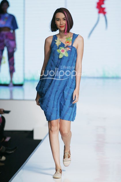 Lenny Agustin Easy Like Sunday Morning. Jakarta Fashion & Food Festival 2014 at Grand Ballroom Harris Hotel. Kelapa Gading. Jakarta. [Foto: Mohammad Abduh/Wolipop]