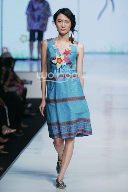 Lenny Agustin Easy Like Sunday Morning. Jakarta Fashion & Food Festival 2014 at Grand Ballroom Harris Hotel. Kelapa Gading. Jakarta. [Foto: Mohammad Abduh/Wolipop]