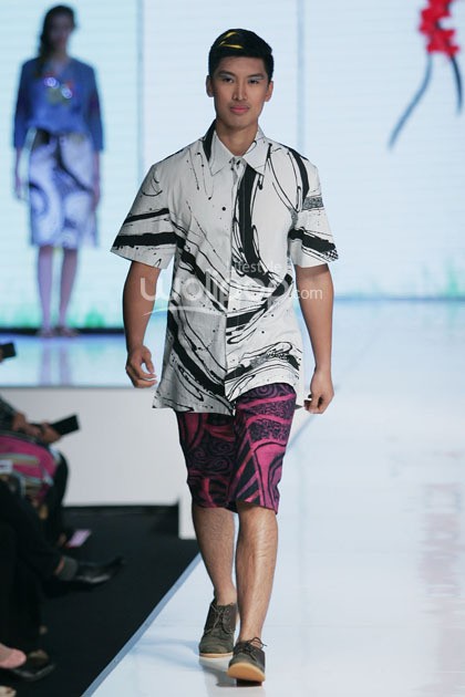 Lenny Agustin Easy Like Sunday Morning. Jakarta Fashion & Food Festival 2014 at Grand Ballroom Harris Hotel. Kelapa Gading. Jakarta. [Foto: Mohammad Abduh/Wolipop]