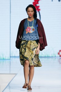 Lenny Agustin Easy Like Sunday Morning. Jakarta Fashion & Food Festival 2014 at Grand Ballroom Harris Hotel. Kelapa Gading. Jakarta. [Foto: Mohammad Abduh/Wolipop]