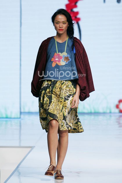 Lenny Agustin Easy Like Sunday Morning. Jakarta Fashion & Food Festival 2014 at Grand Ballroom Harris Hotel. Kelapa Gading. Jakarta. [Foto: Mohammad Abduh/Wolipop]