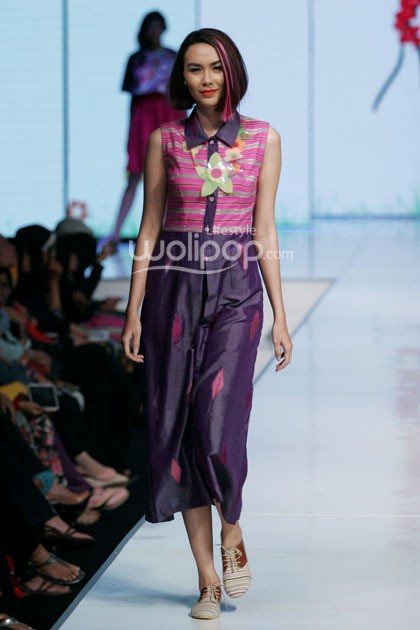 Lenny Agustin Easy Like Sunday Morning. Jakarta Fashion & Food Festival 2014 at Grand Ballroom Harris Hotel. Kelapa Gading. Jakarta. [Foto: Mohammad Abduh/Wolipop]