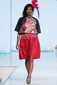 Lenny Agustin Easy Like Sunday Morning. Jakarta Fashion & Food Festival 2014 at Grand Ballroom Harris Hotel. Kelapa Gading. Jakarta. [Foto: Mohammad Abduh/Wolipop]