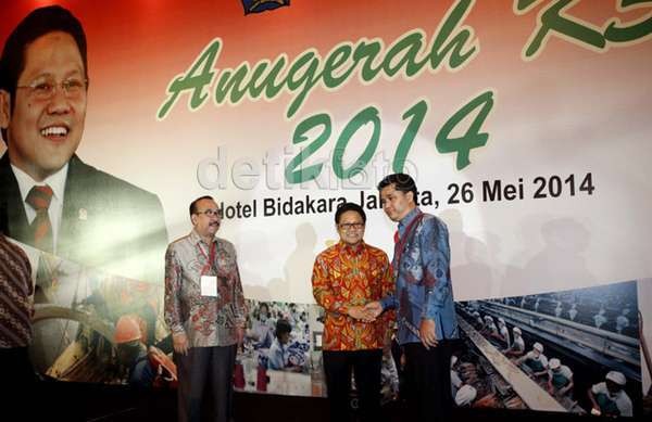 Muhaimin Beri Penghargaan Keselamatan Kerja kepada 15 Gubernur