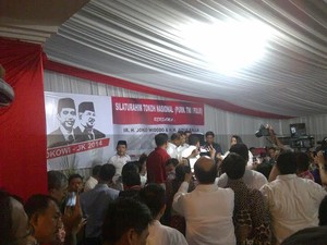 Jokowi Sematkan Bintang Jenderal Rakyat ke 20 Purnawirawan TNI/Polri