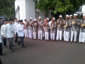 Hadiri Isra Miraj di Al Azhar, Marawis dan Kalungan Sorban Sambut Hatta