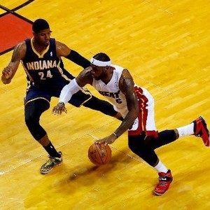 James Gemilang, Heat Perlebar Keunggulan atas Pacers