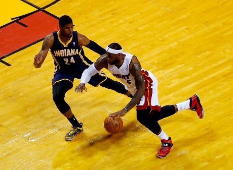 James Gemilang, Heat Perlebar Keunggulan atas Pacers