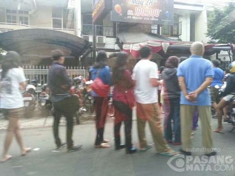 Antrean di Toko Kue Cokelat di Kelapa Gading Juga Bikin Macet