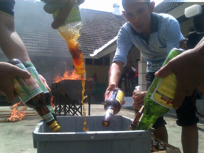 Obat Kuat Bergambar Vulgar Dimusnahkan di Semarang