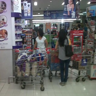 Ada Midnight Sale, Carrefour Lebak Bulus Mulai Diserbu Pengunjung