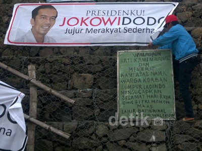 Spanduk Jokowi Hiasi Tanggul Lumpur Lapindo