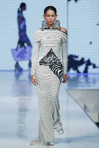 Sofie Urban Morphology. Jakarta Fashion & Food Festival 2014 at Grand Ballroom Harris Hotel. Kelapa Gading. Jakarta. [Foto: Mohammad Abduh/Wolipop]