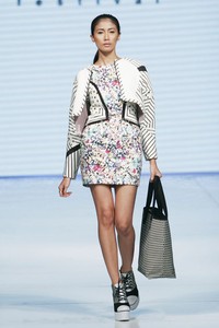 Sofie Urban Morphology. Jakarta Fashion & Food Festival 2014 at Grand Ballroom Harris Hotel. Kelapa Gading. Jakarta. [Foto: Mohammad Abduh/Wolipop]