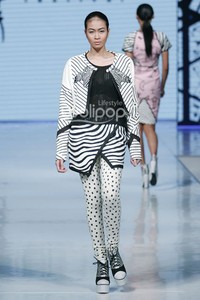 Sofie Urban Morphology. Jakarta Fashion & Food Festival 2014 at Grand Ballroom Harris Hotel. Kelapa Gading. Jakarta. [Foto: Mohammad Abduh/Wolipop]