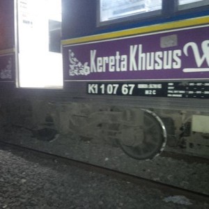 PT KCJ Polisikan Orang Iseng yang Lempar Karung Kayu Hingga KRL Anjlok