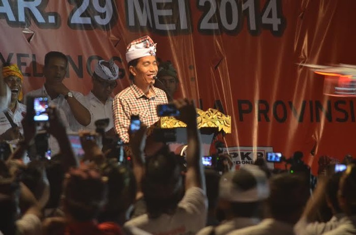 Stand Up Comedy Ala Jokowi di Depan Relawan di Bali