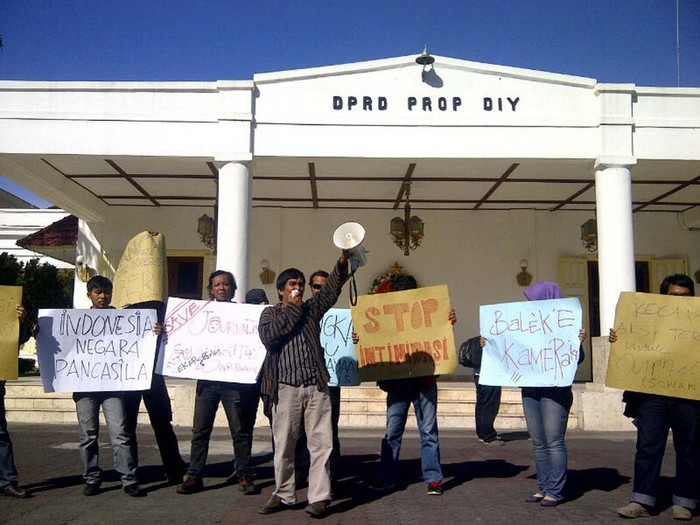 Aktivis LSM dan Wartawan Demo Kecam Penyerangan Rumah di Sleman