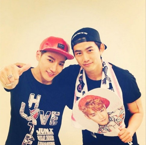 Selca Kompak Sehun EXO dan G-Dragon, Kangin SuJu Sibuk Main Bisbol Selca Kompak Sehun EXO dan G-Dragon, Kangin SuJu Sibuk Main Bisbol