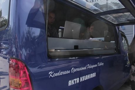 Mobil Keliling Siap Jemput Bola Buat Akta Kelahiran di Bandung