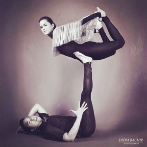 Mengenal Acroyoga, Olahraga Sambil Akrobat yang Sedang Digemari Selebriti