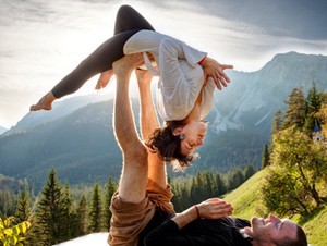 Mau Mencoba Acroyoga? Ini yang Harus Dipersiapkan oleh Pemula