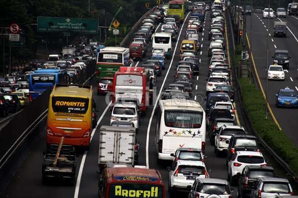 Macet Jakarta Bikin Konsumsi BBM Boros, Ini Penjelasannya