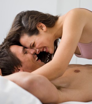 5 Tips Ciptakan Suasana Intim untuk Ajak Pasangan Bercinta