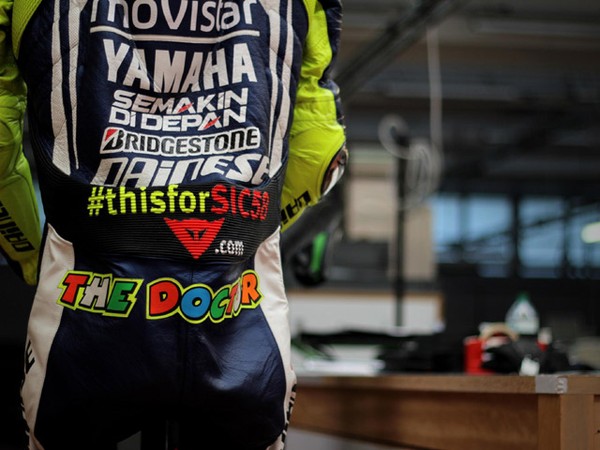 Baju Balap Spesial Rossi
