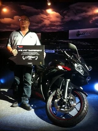 Yamaha Kumpulkan 100 Pembeli Pertama R25