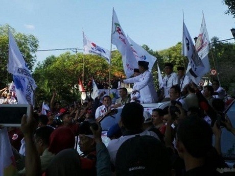 Orasi Prabowo di Atas Lexus B 17 GRD