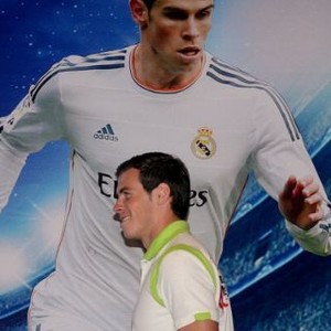 Di Monas, Gareth Bale Beradu Tendangan Bebas