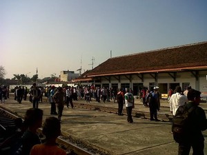Ini Penjelasan PT KAI Soal Pemblokiran Rel di Stasiun Tambun